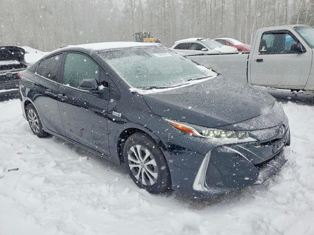 2022 Toyota Prius Prime Le - Image 4