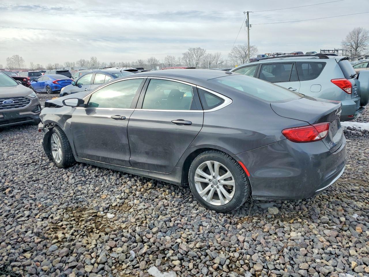 2016 Chrysler 200 Limited - Фото 2