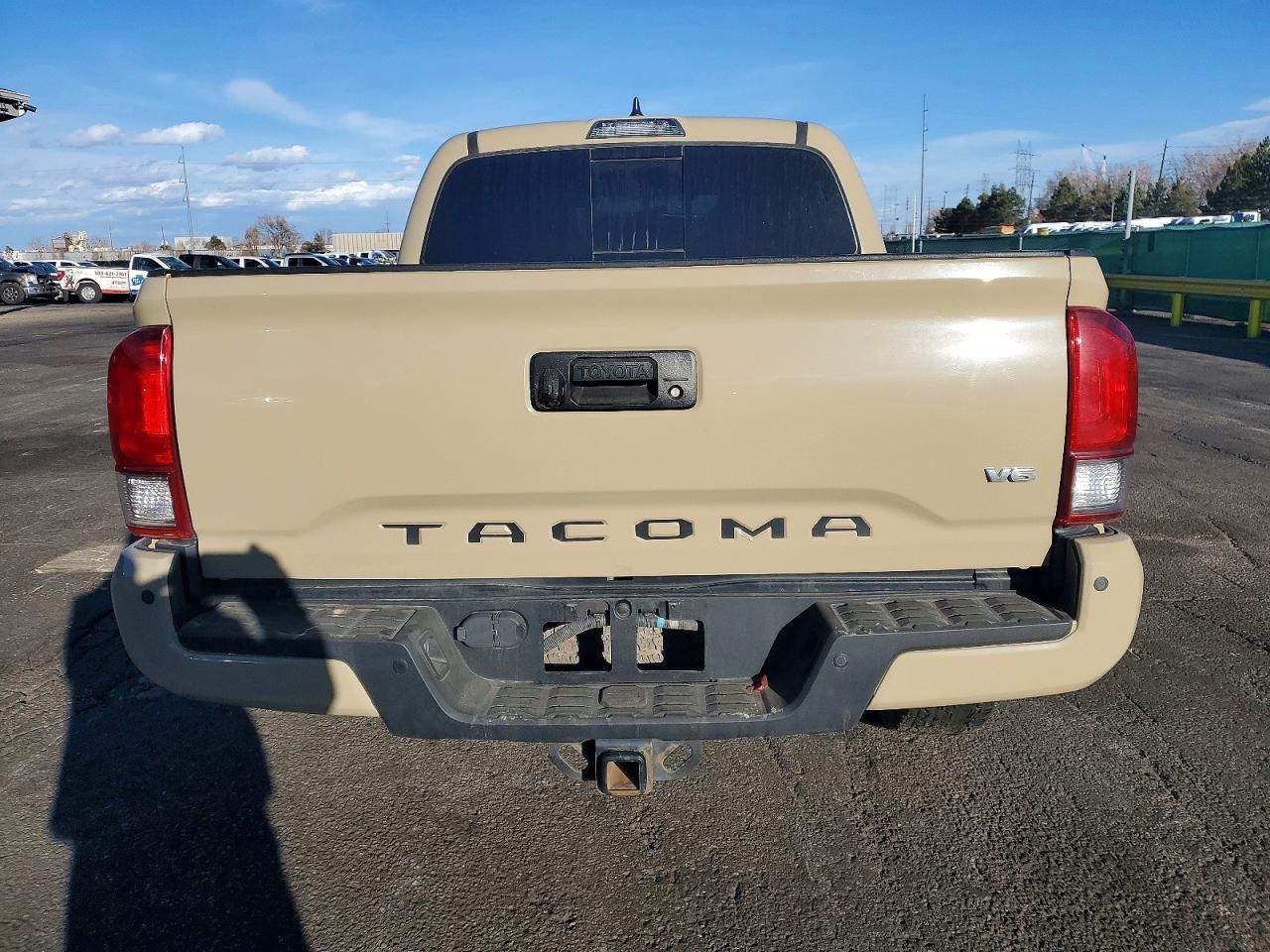 2017 Toyota Tacoma - Фото 6