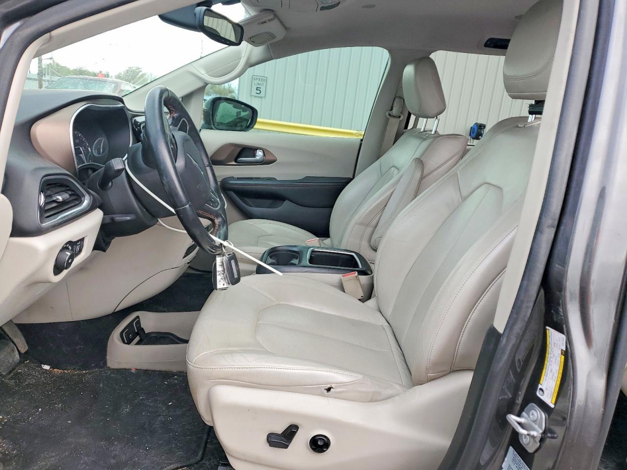 2017 Chrysler Pacifica Touring L Plus - Фото 7