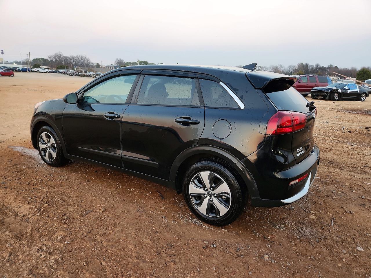 2017 Kia Niro Fe - Image 2