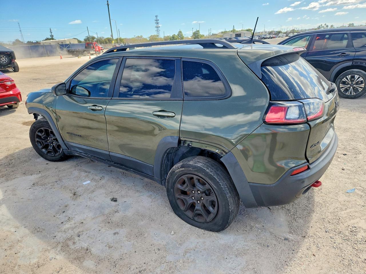 2019 Jeep Cherokee Trailhawk - Image 2