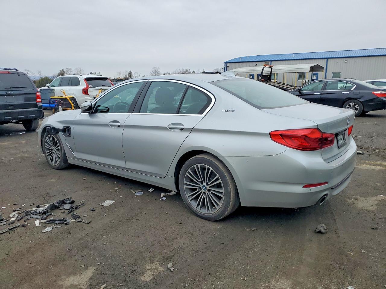 2019 BMW 530Xe - Image 2