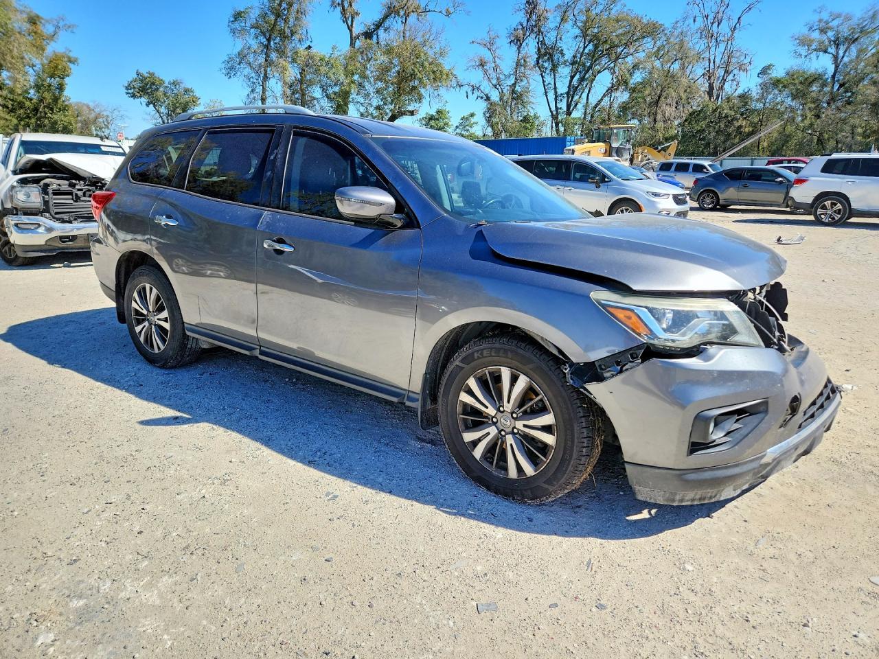 2017 Nissan Pathfinder Sv - Image 4