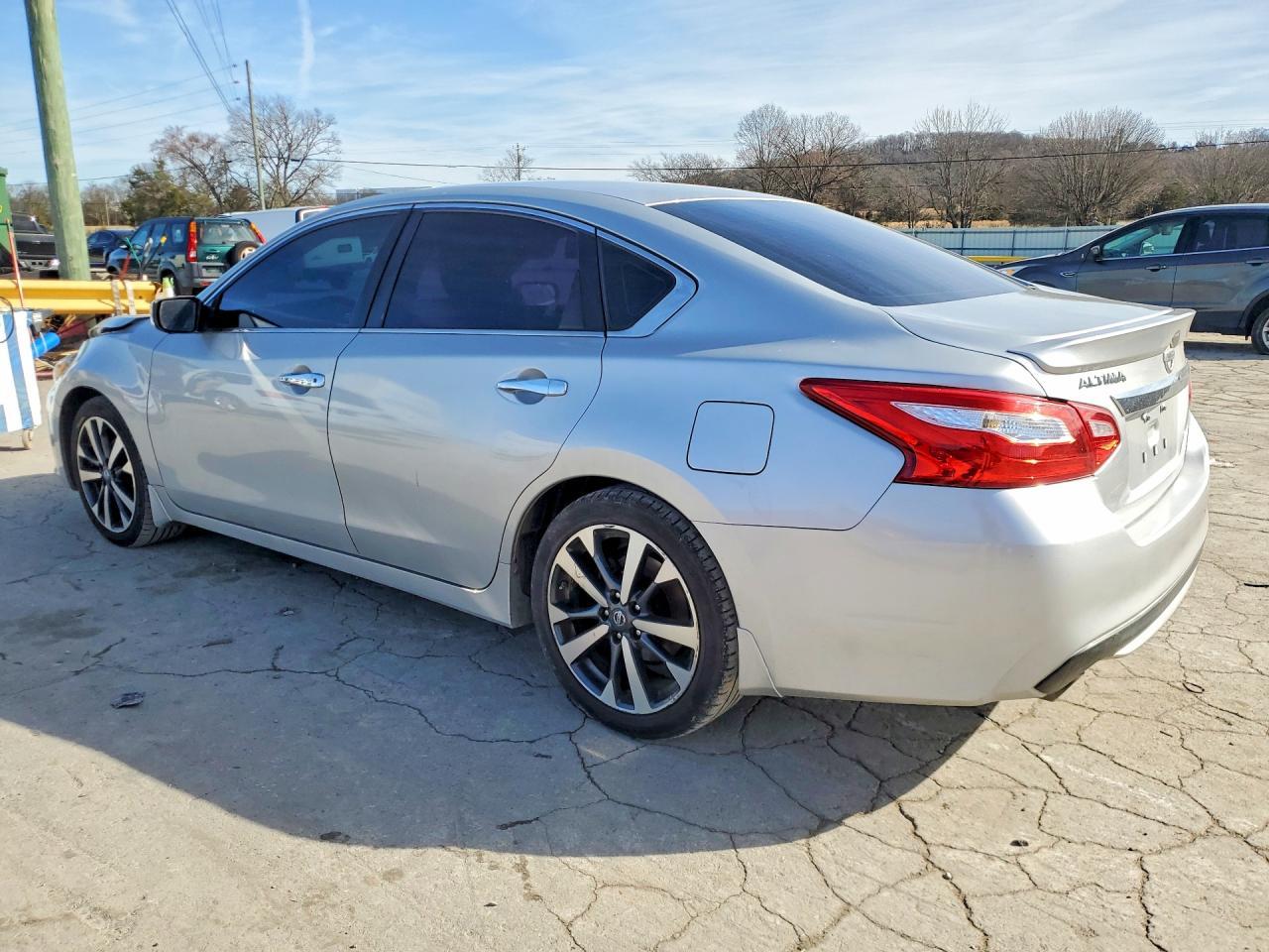 2016 Nissan Altima 2.5 - Фото 2