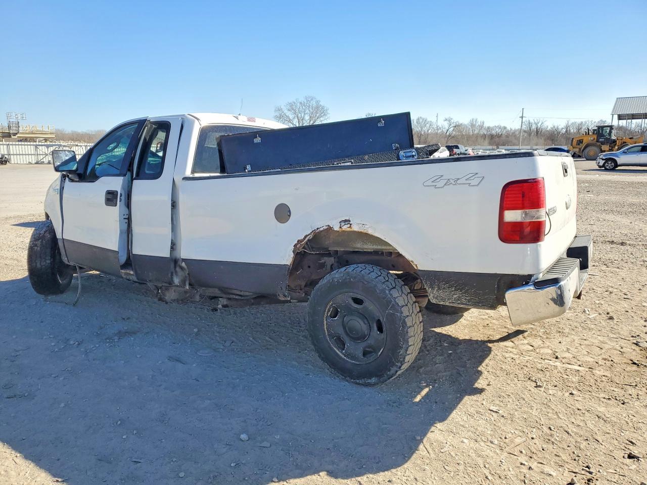 2004 Ford F150 - Image 2