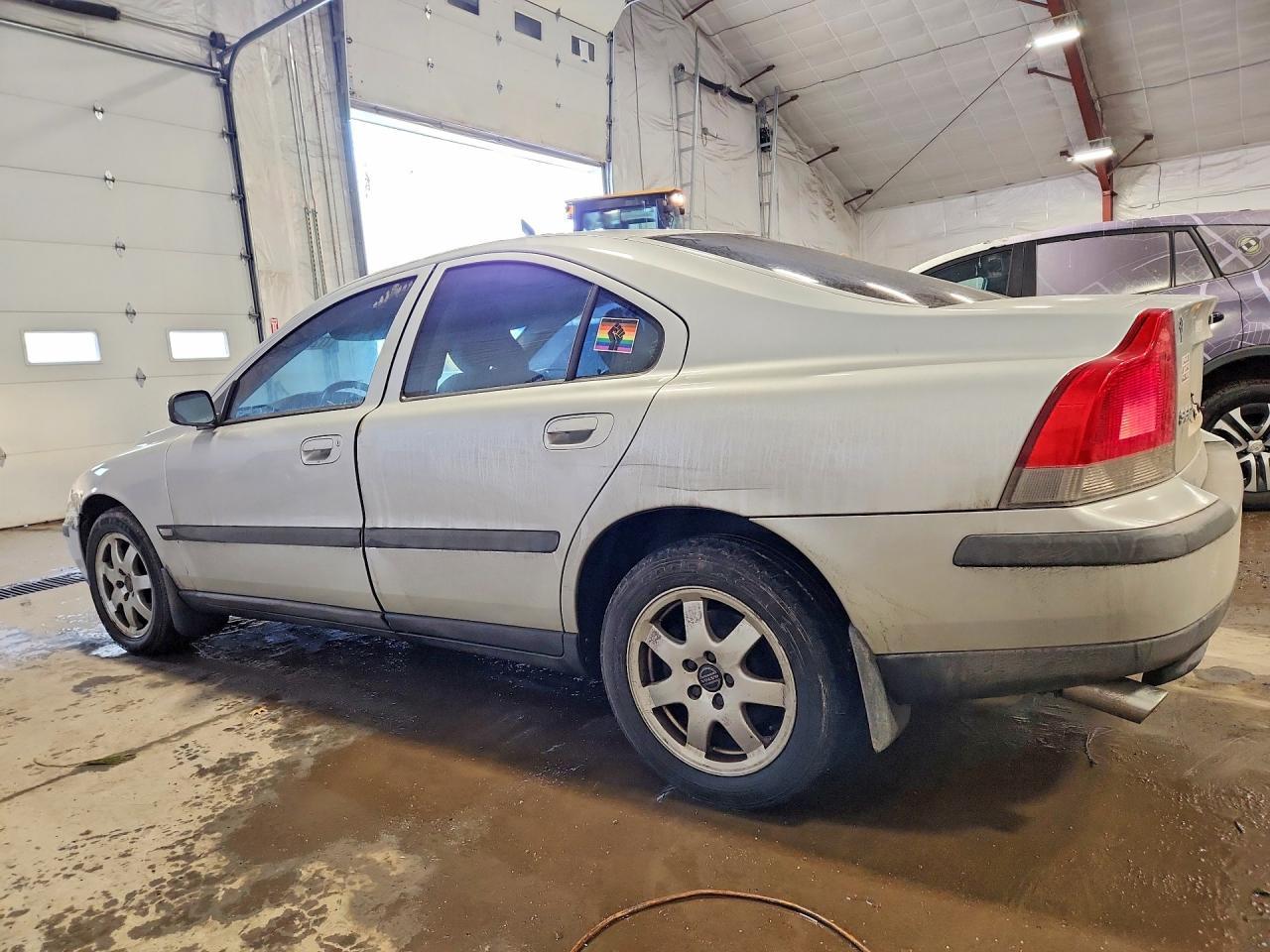 2004 Volvo S60 2.5T - Image 2