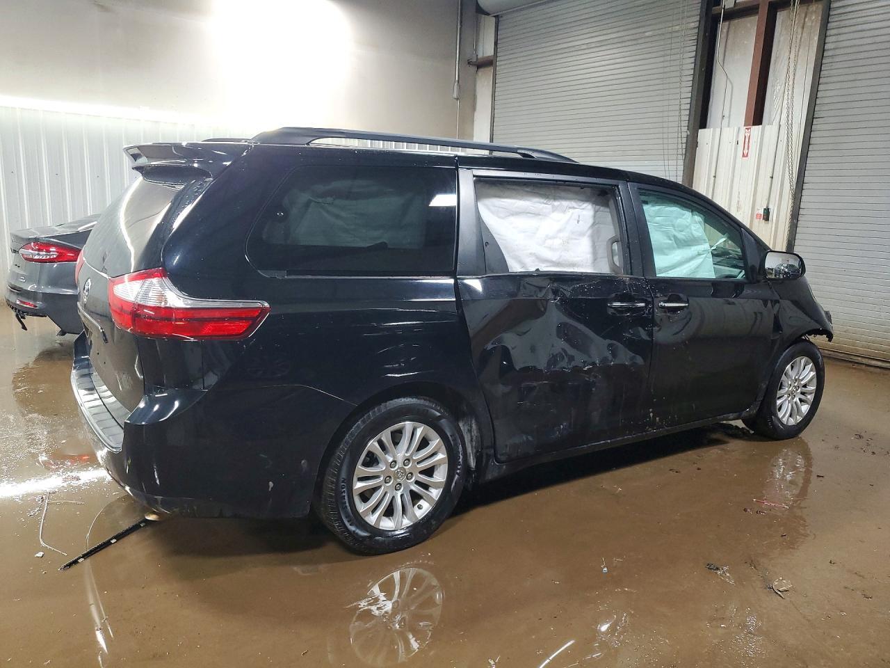 2016 Toyota Sienna Xle 8-Passenger - Фото 3