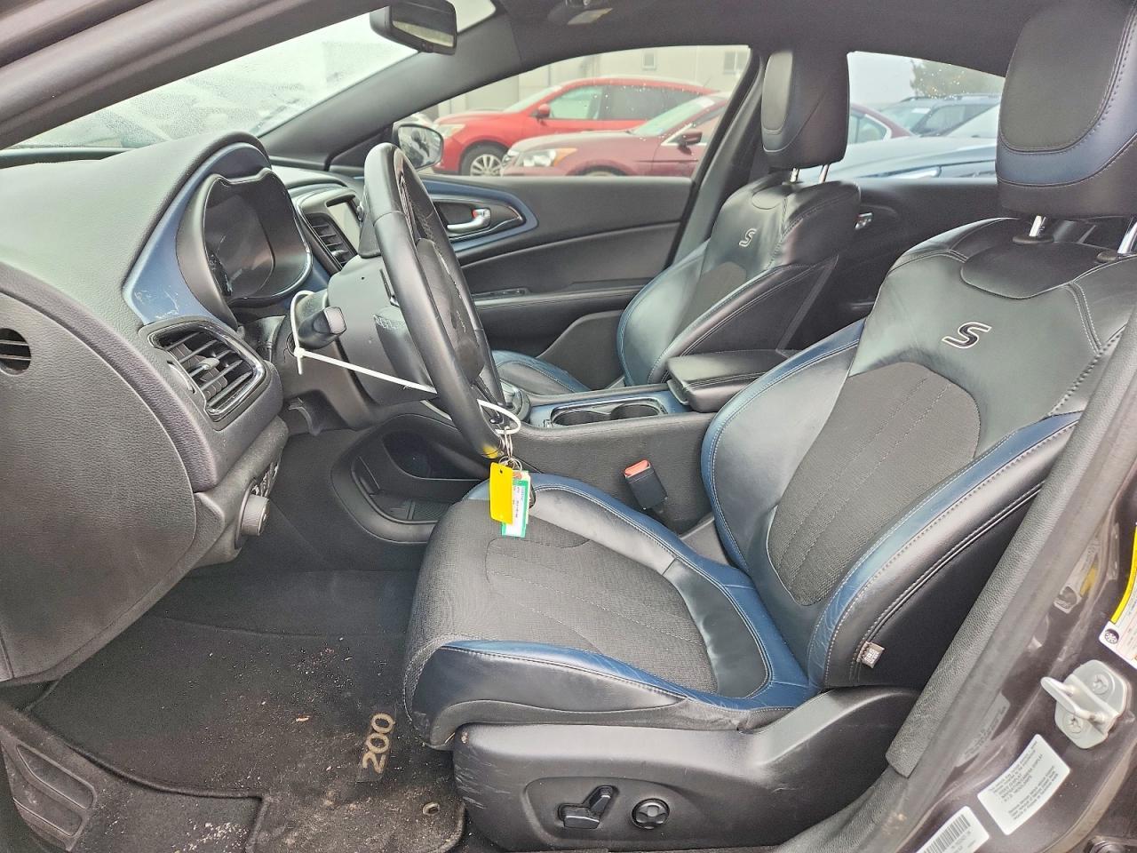 2015 Chrysler 200 S - Image 7
