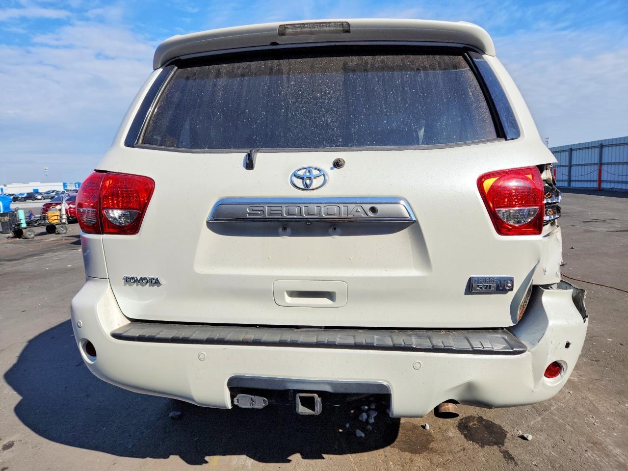 2010 Toyota Sequoia Platinum - Image 6