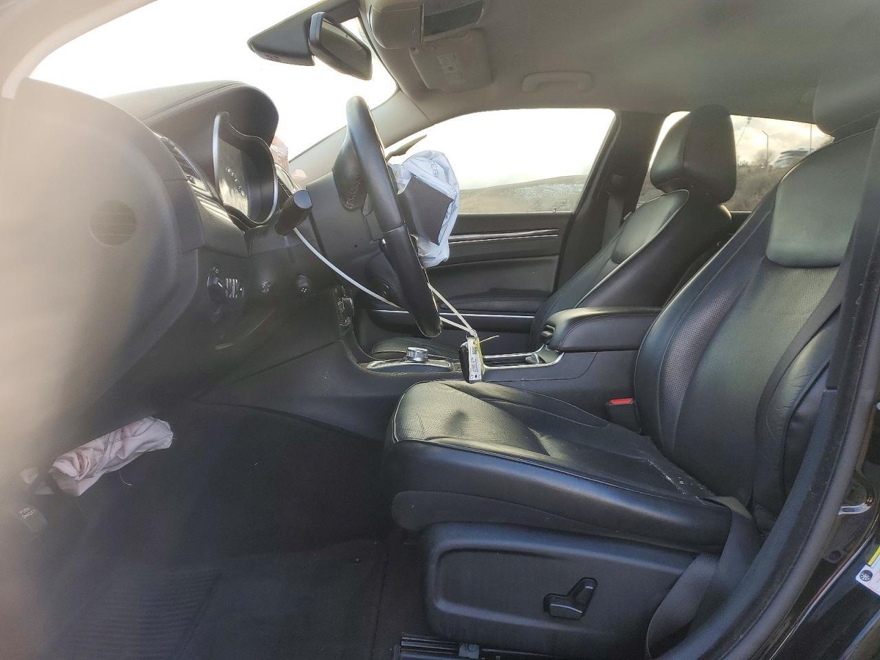 2018 Chrysler 300 Limited - Image 7