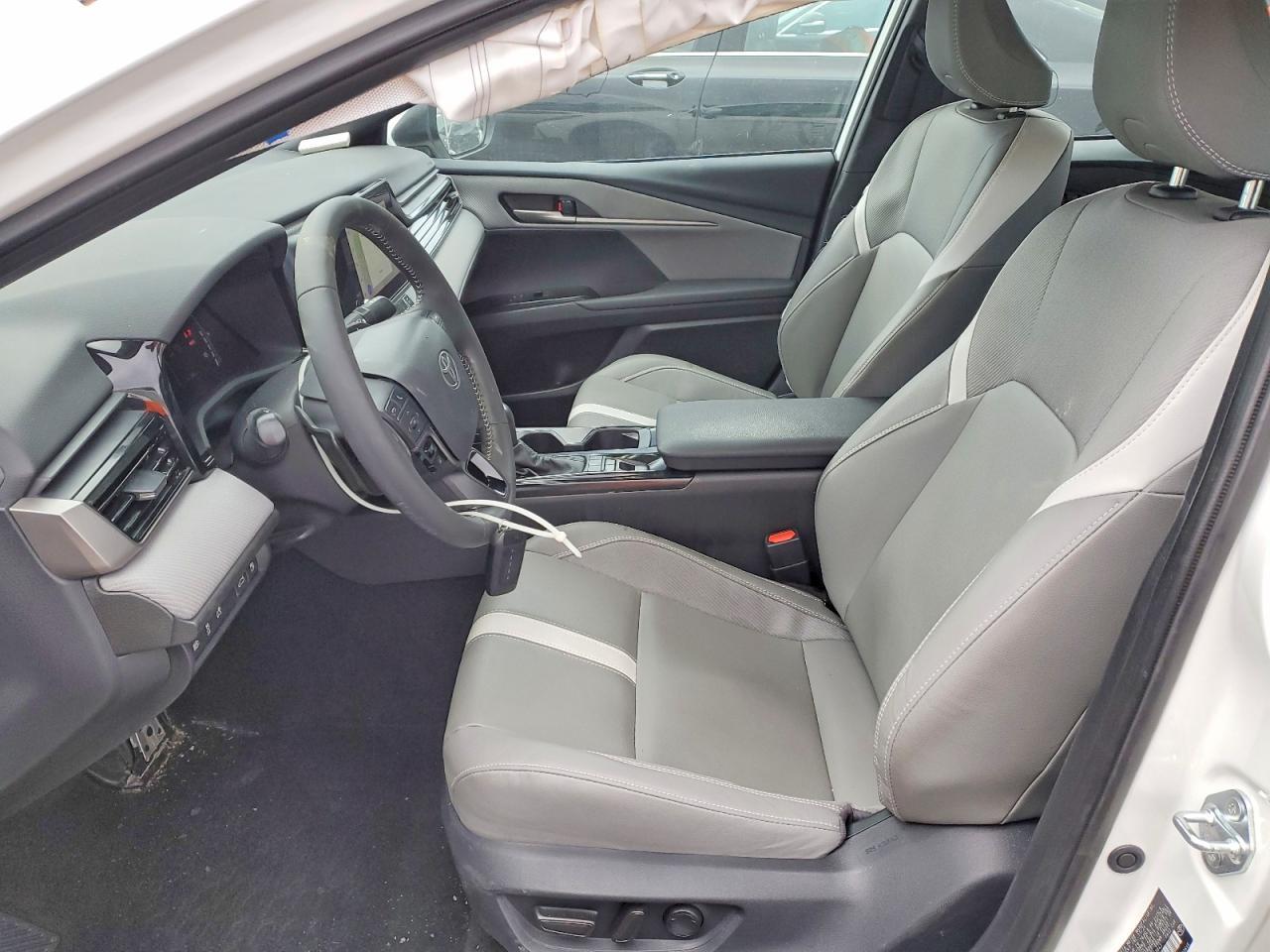 2025 Toyota Camry Se - Image 7
