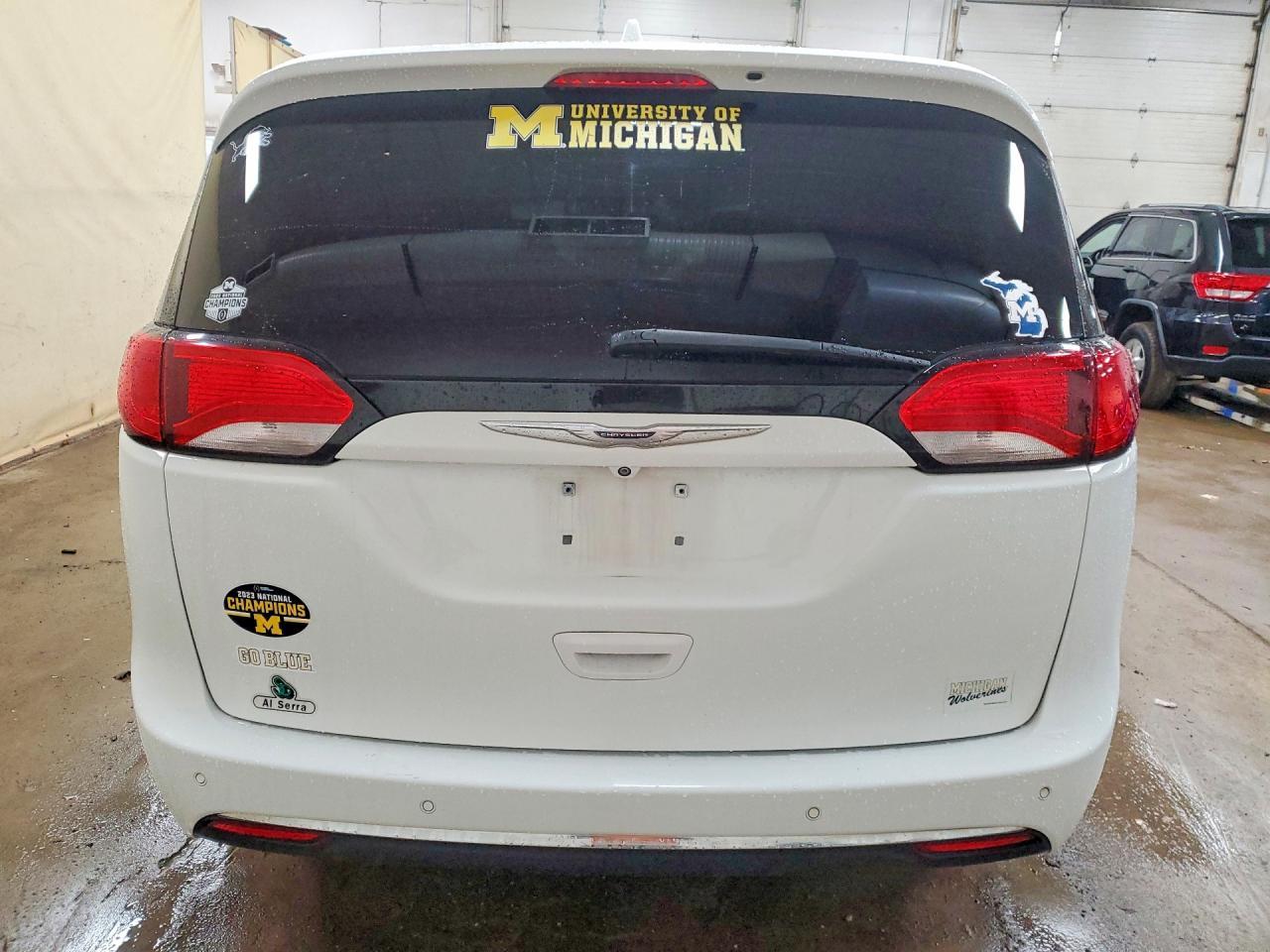 2017 Chrysler Pacifica Limited - Image 6