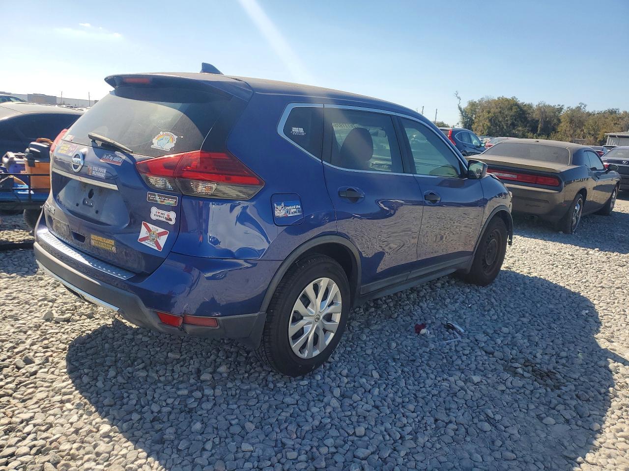 2017 Nissan Rogue S - Image 3