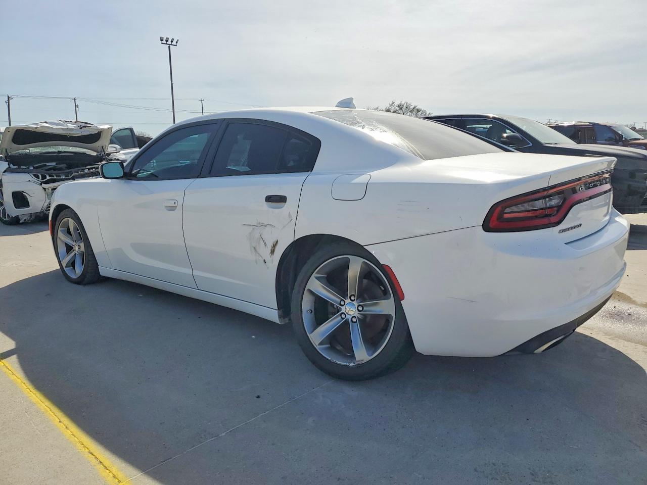 2016 Dodge Charger Sxt - Фото 2