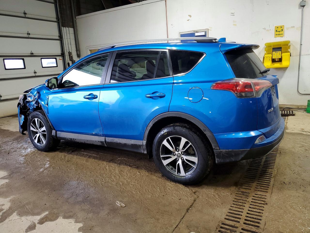 2017 Toyota Rav4 Xle - Image 2