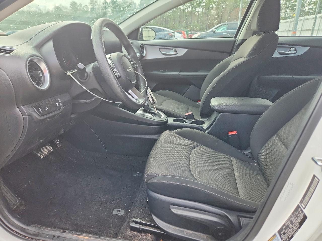 2024 Kia Forte Lxs - Image 7