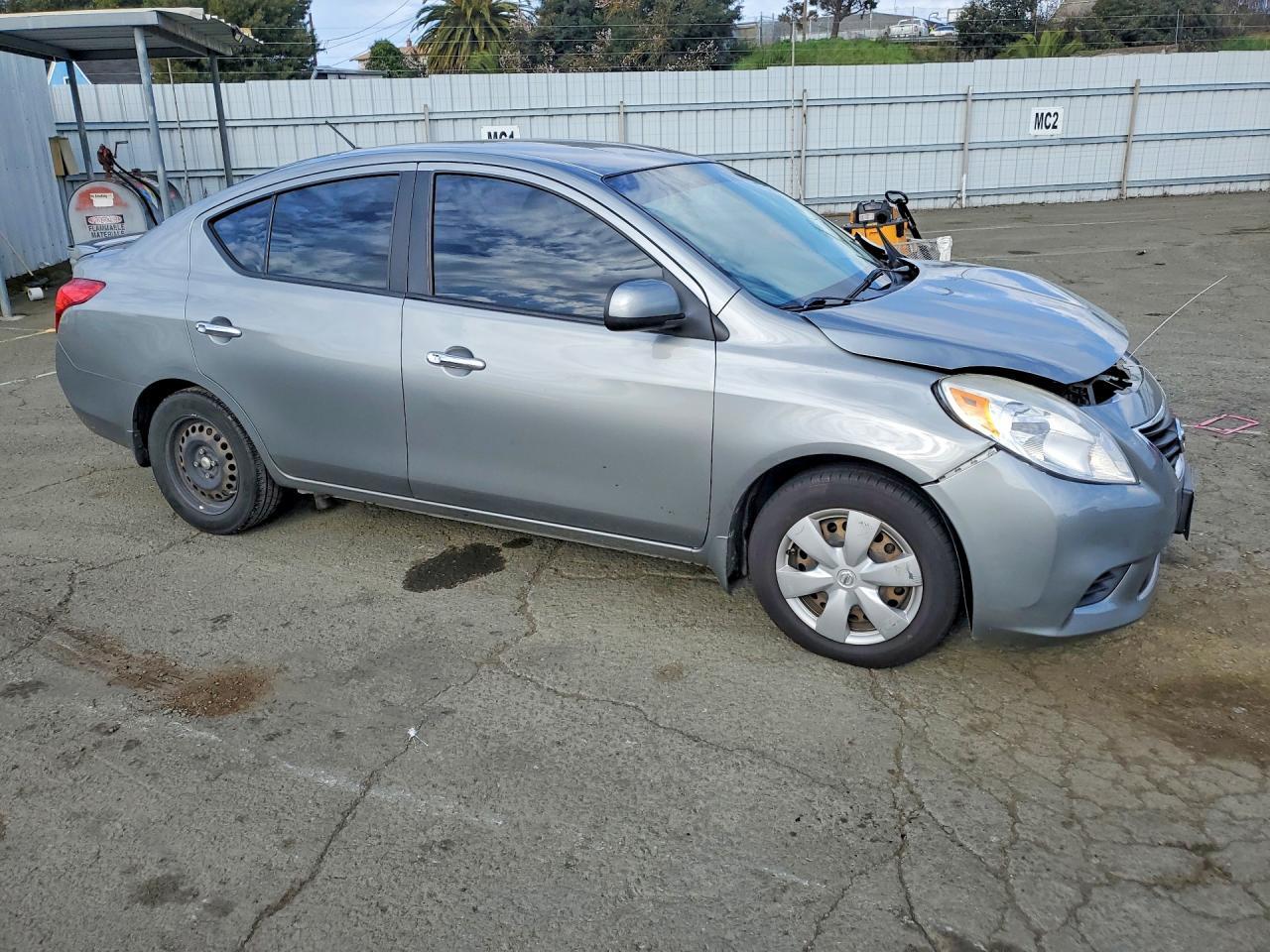 2013 Nissan Versa S - Image 4