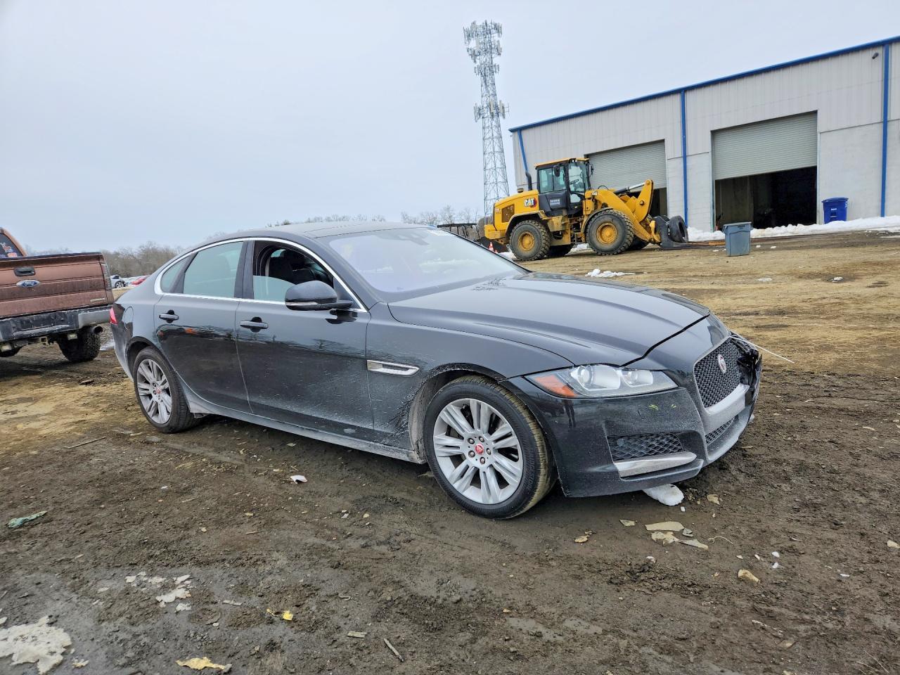 2017 Jaguar Xf Premium - Image 4