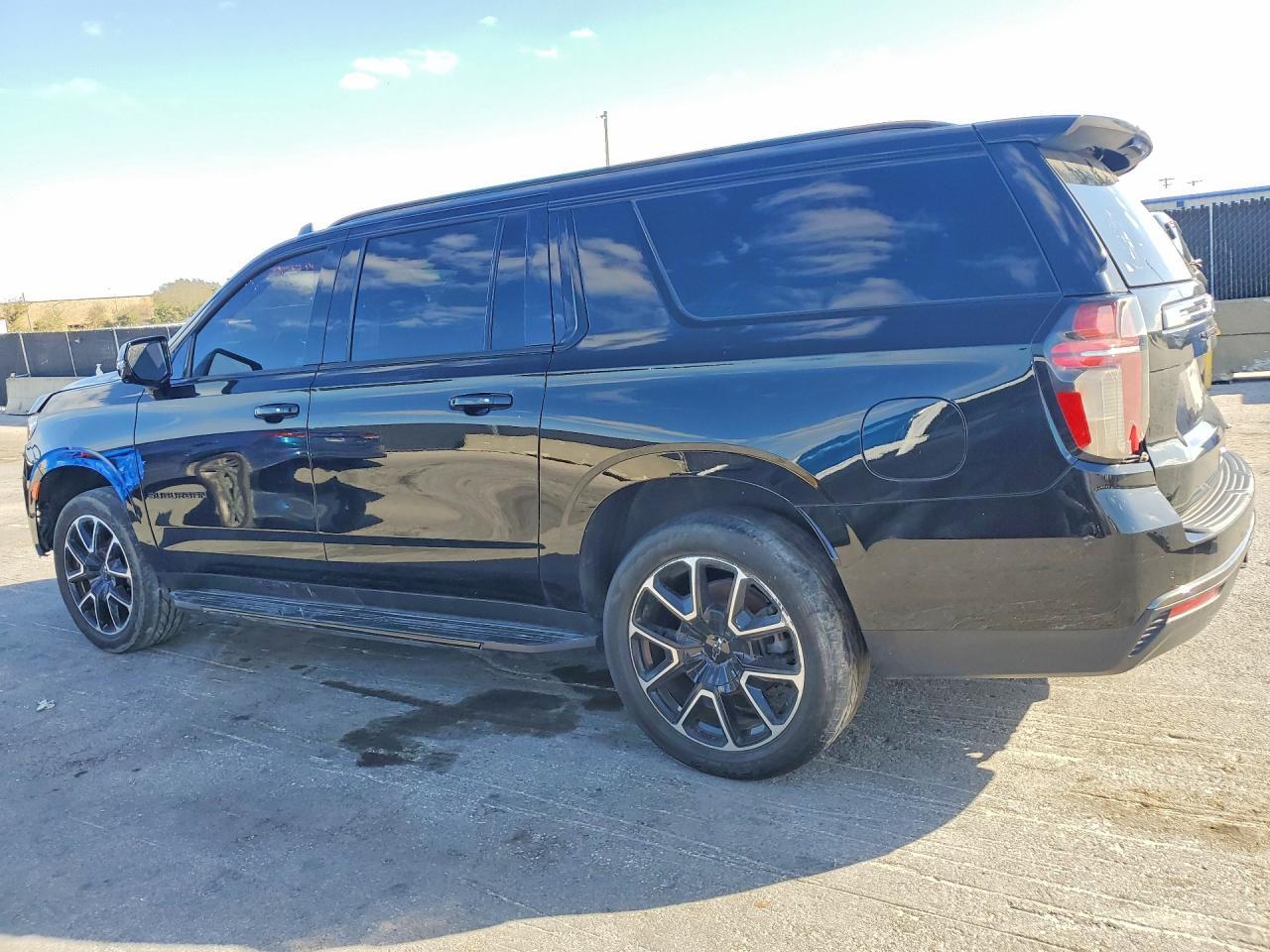 2022 Chevrolet Suburban Rst 5.3 V8 - Фото 2