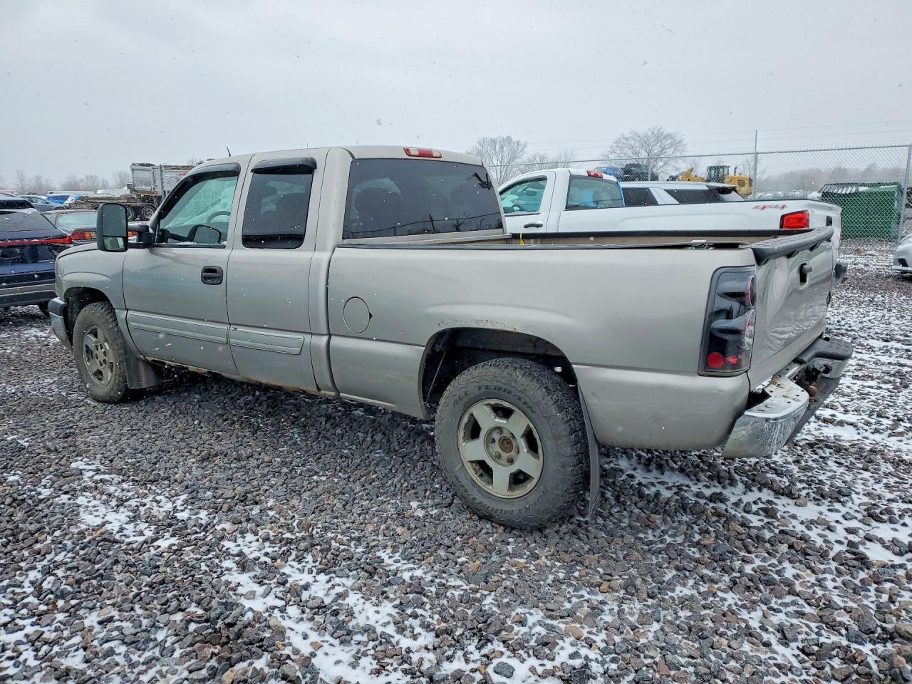 2004 Chevrolet Silverado K1500 - Image 2