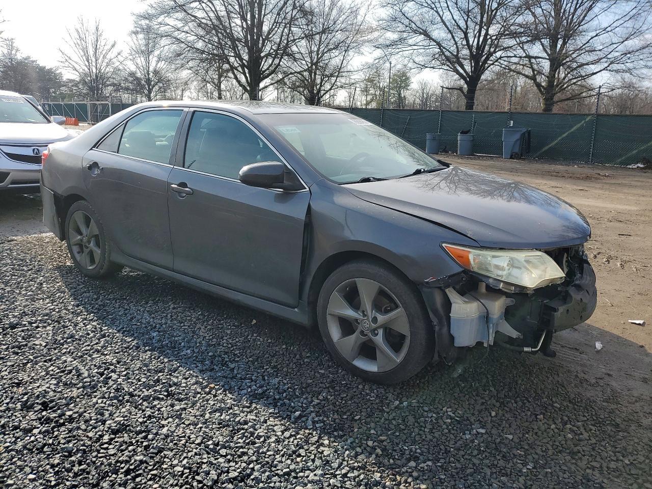 2014 Toyota Camry L - Фото 4