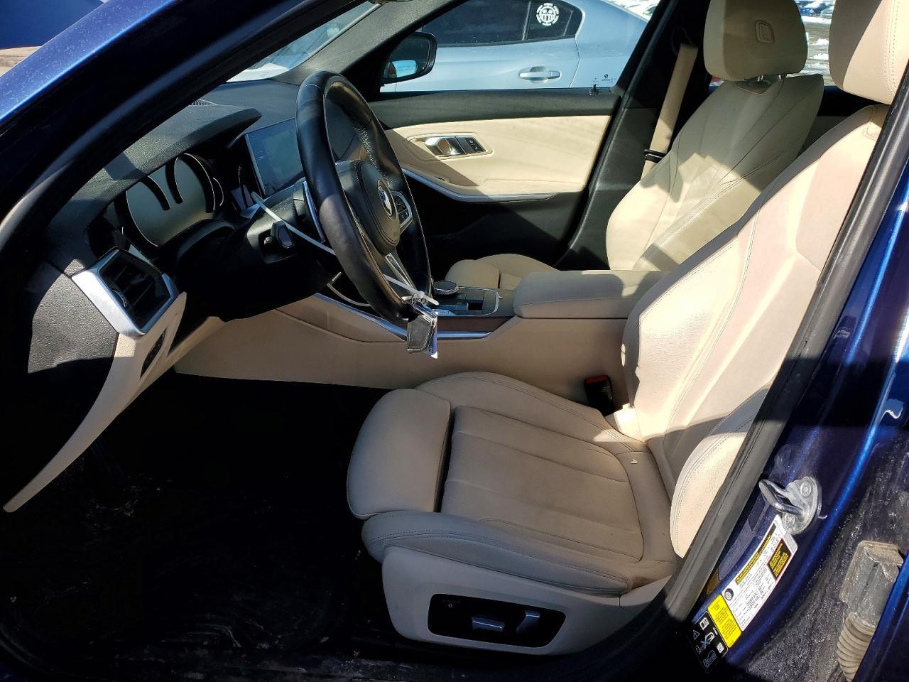 2020 BMW 330Xi - Фото 7
