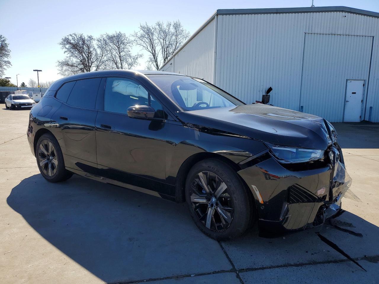 2025 BMW Ix xDrive50 - Фото 4