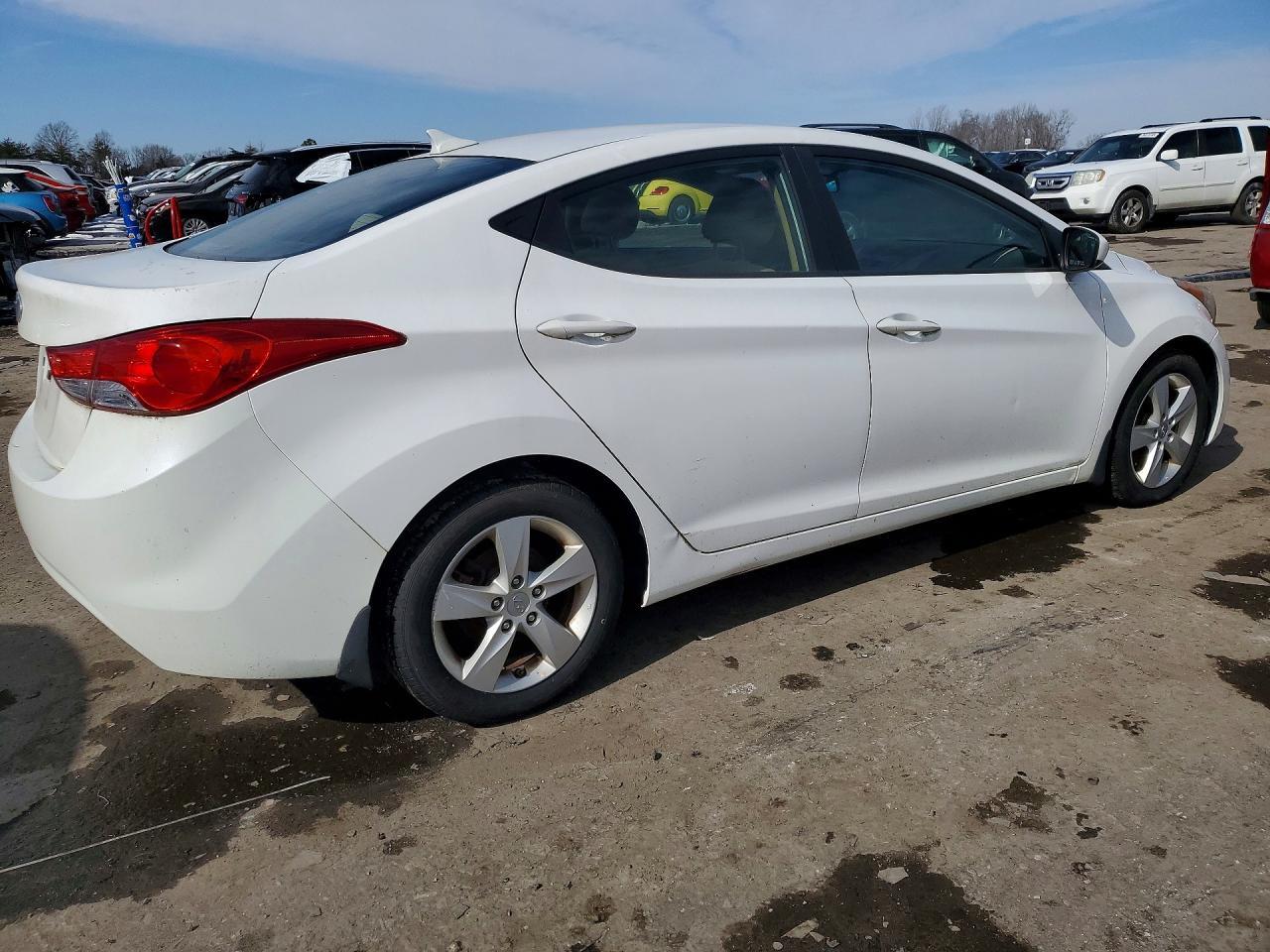2014 Hyundai Elantra - Фото 3