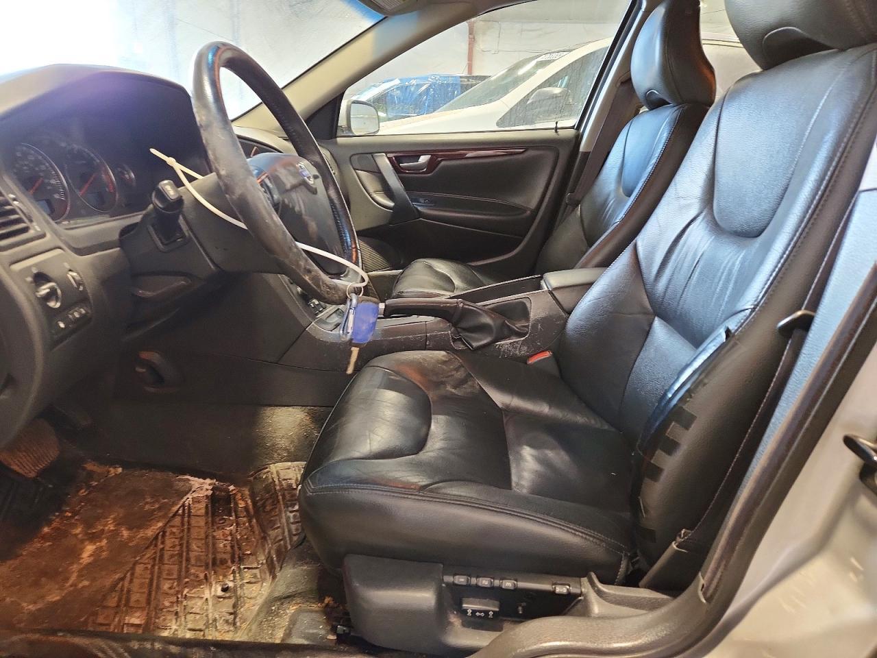 2004 Volvo S60 2.5T - Image 7