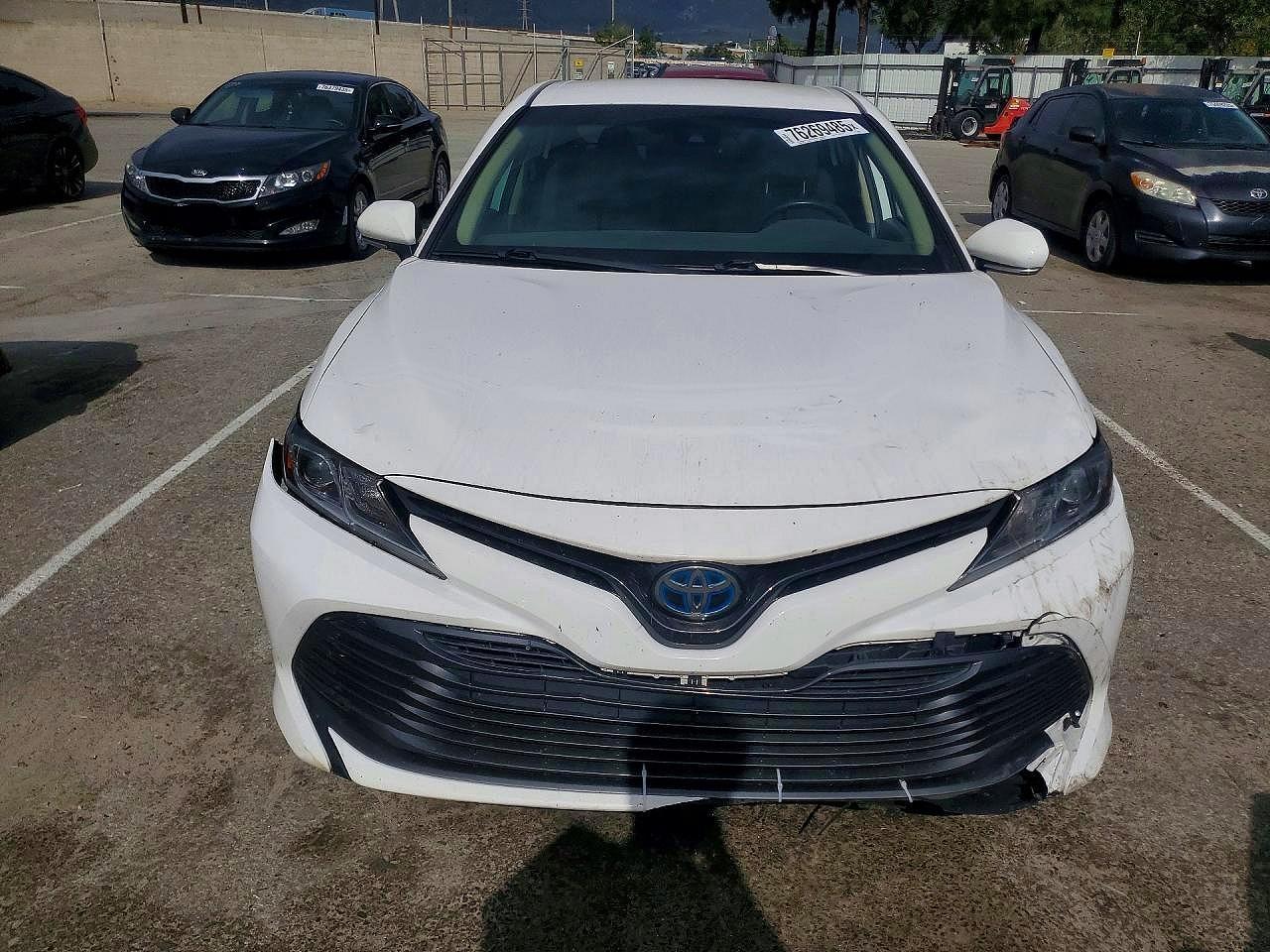 2019 Toyota Camry Hybrid Le - Фото 5