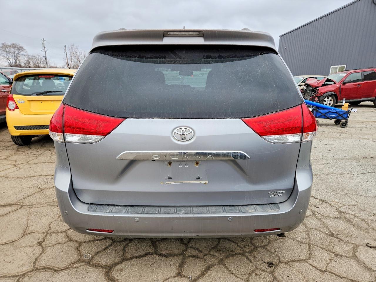 2012 Toyota Sienna - Image 6
