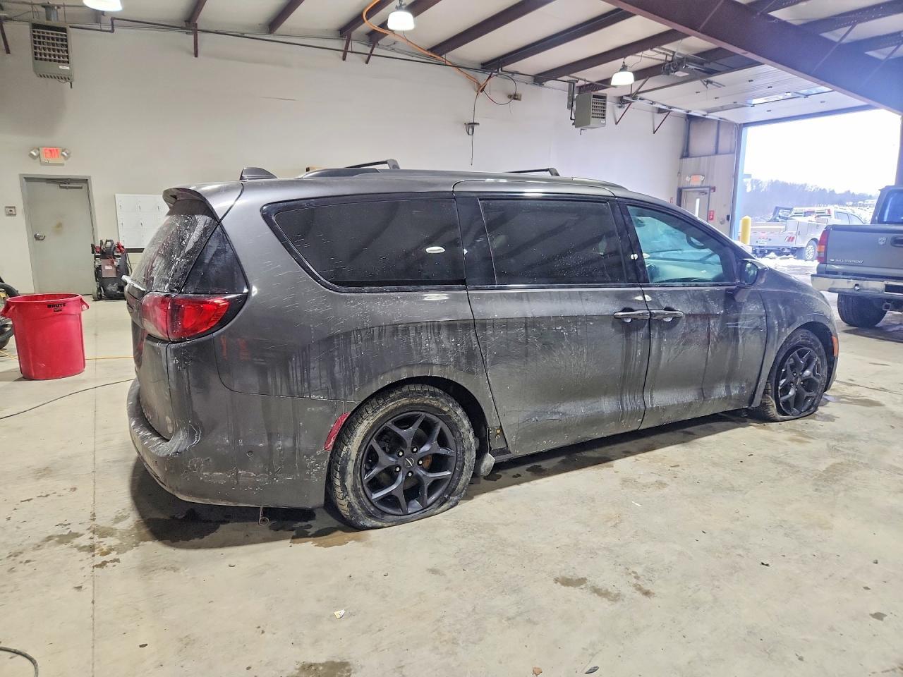2018 Chrysler Pacifica Touring L Plus - Фото 3