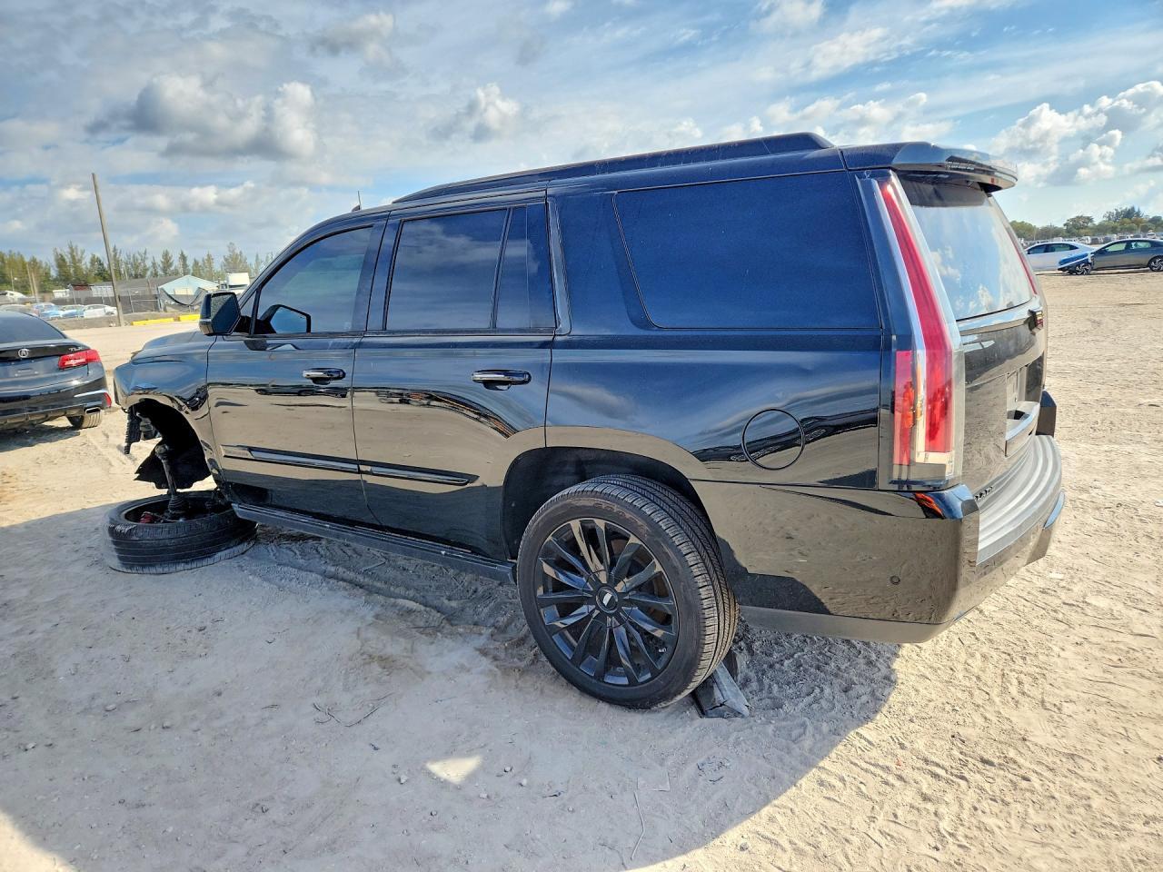 2019 Cadillac Escalade Platinum - Фото 2