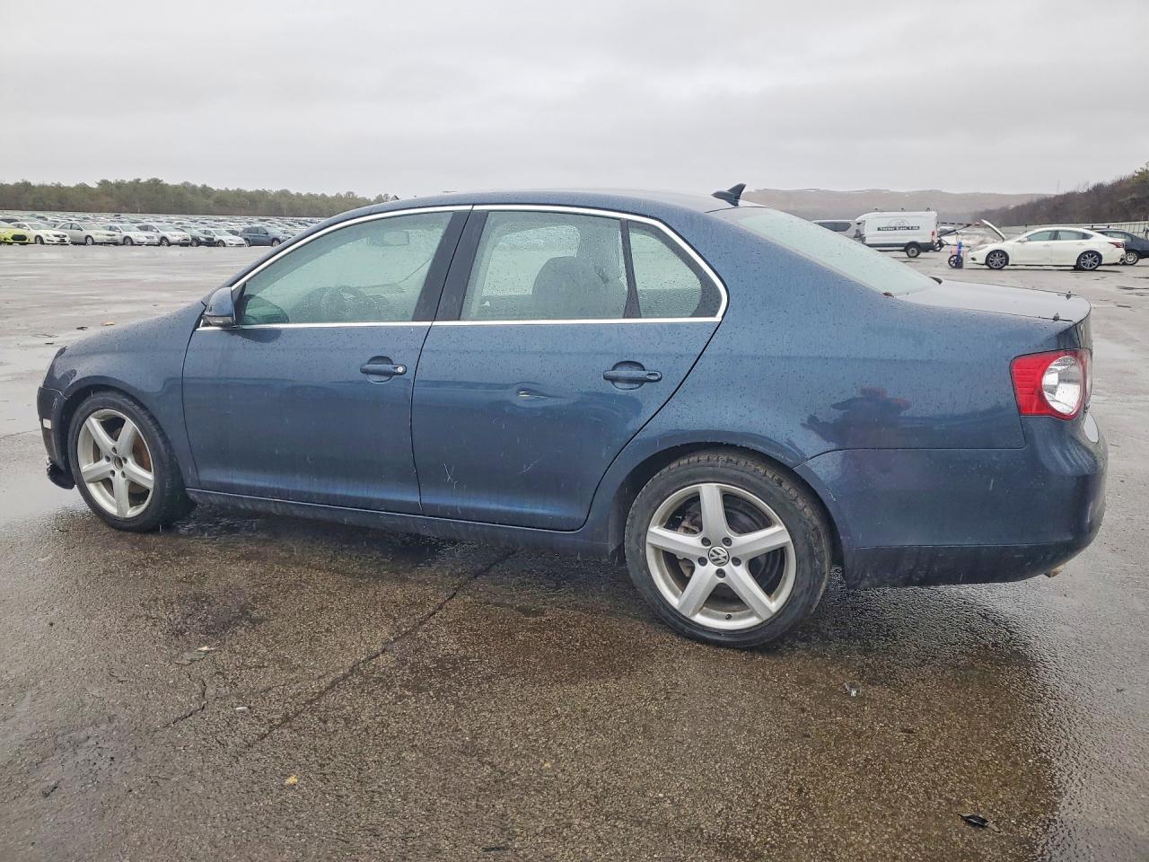 2010 Volkswagen Jetta Tdi - Image 2