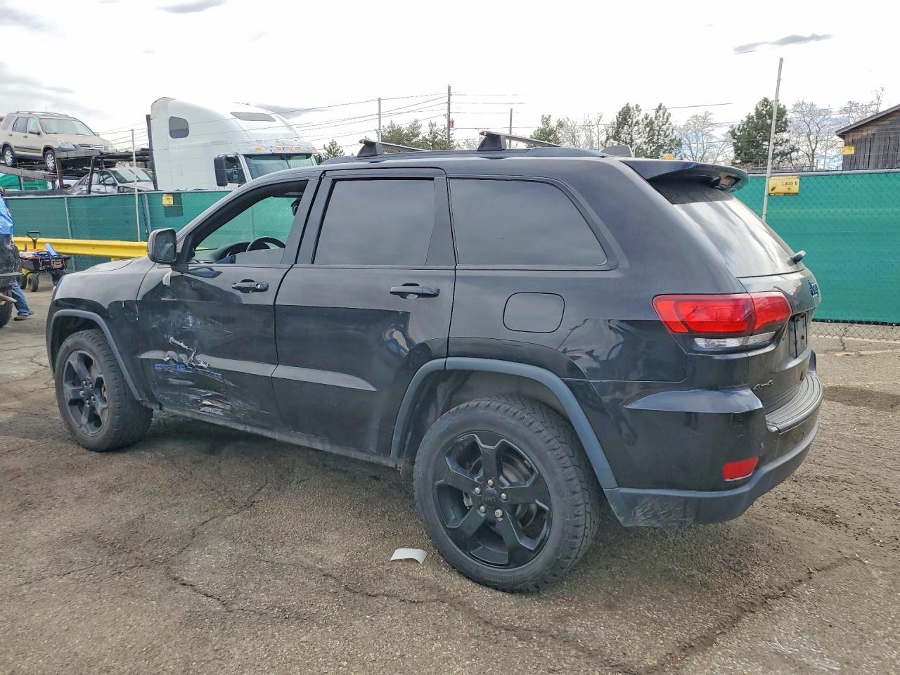 2018 Jeep Grand Cherokee Laredo - Image 2