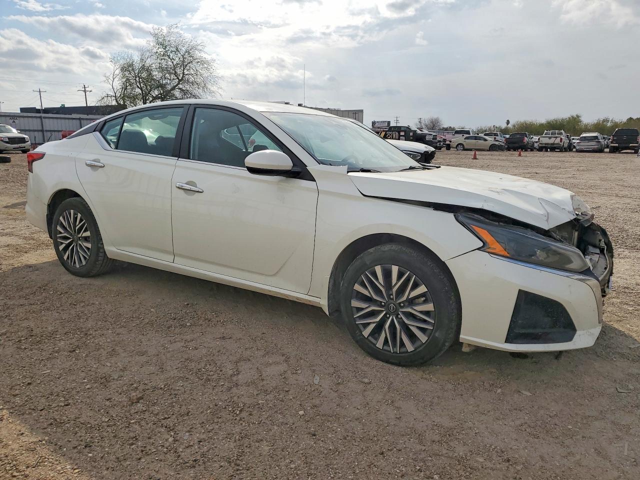 2023 Nissan Altima Sv - Image 4