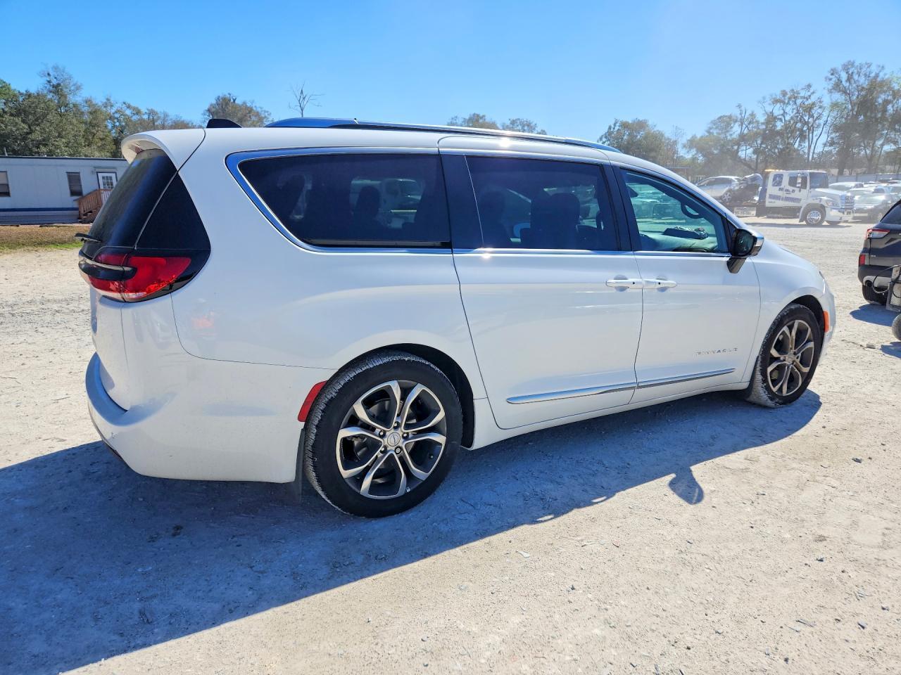 2026 Chrysler Pacifica Pinnacle - Фото 3