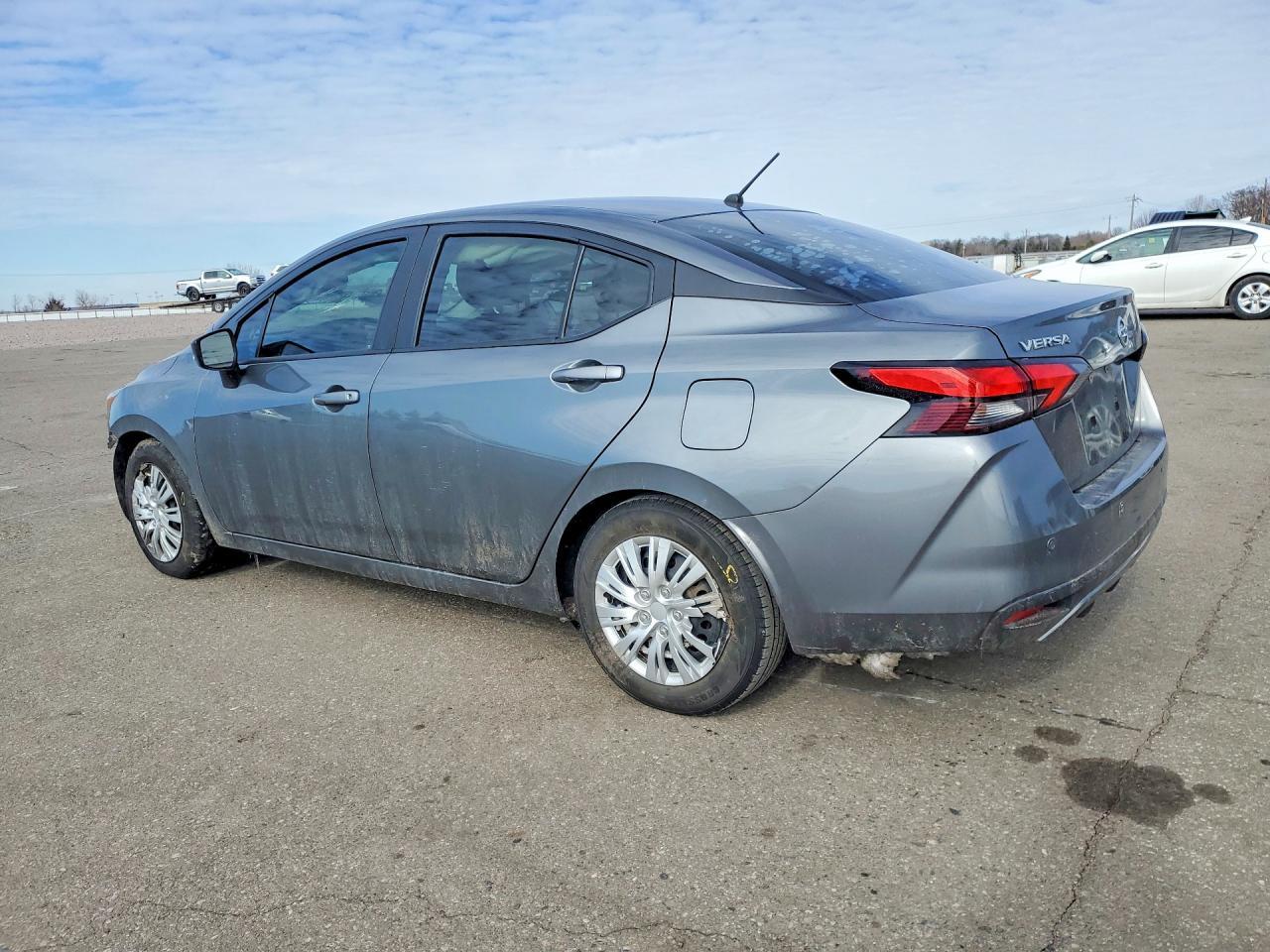 2020 Nissan Versa S - Фото 2