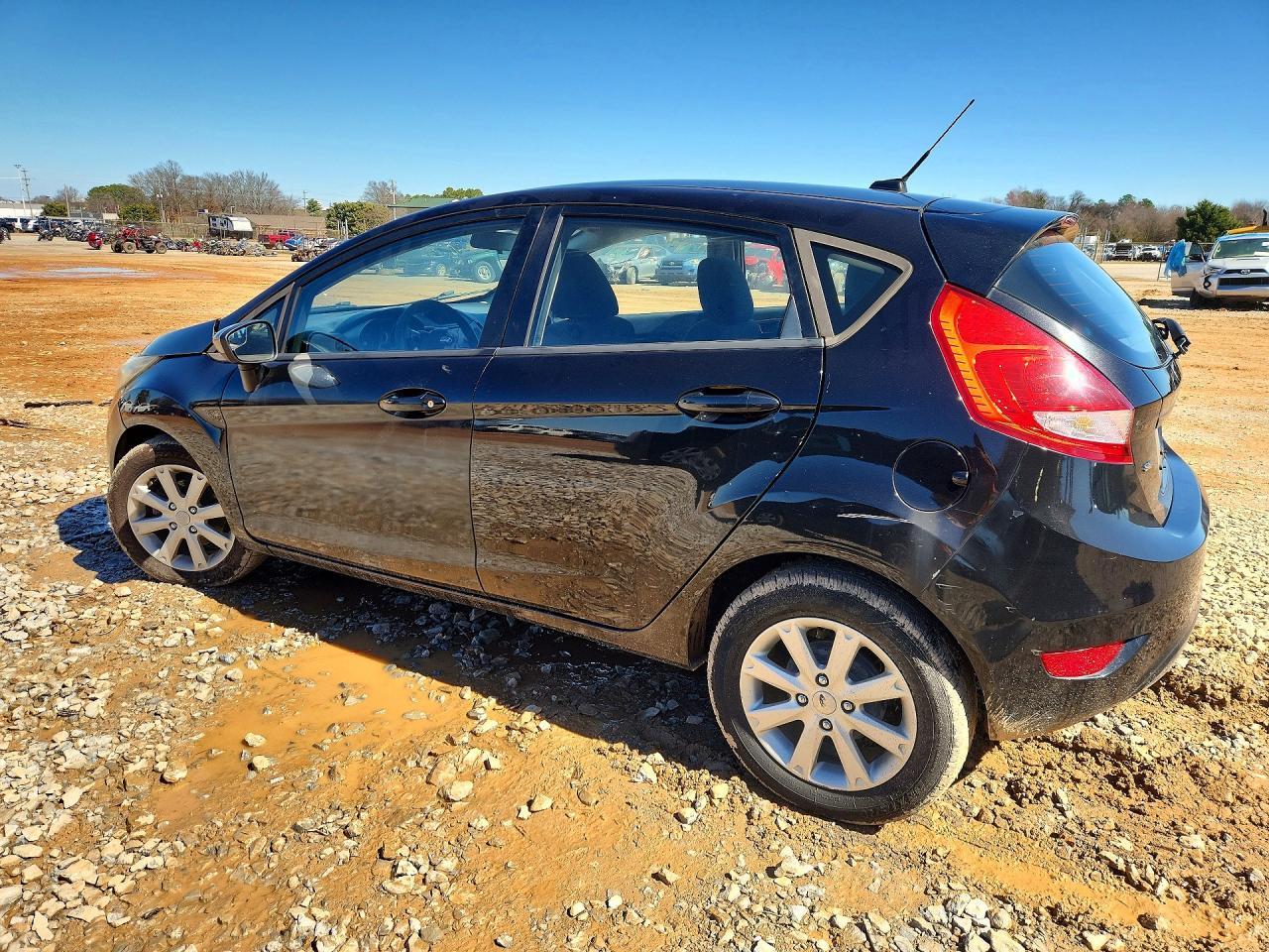 2011 Ford Fiesta Se - Фото 2