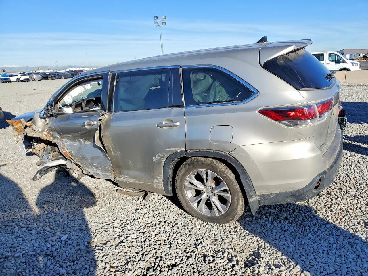2014 Toyota Highlander Le - Image 2