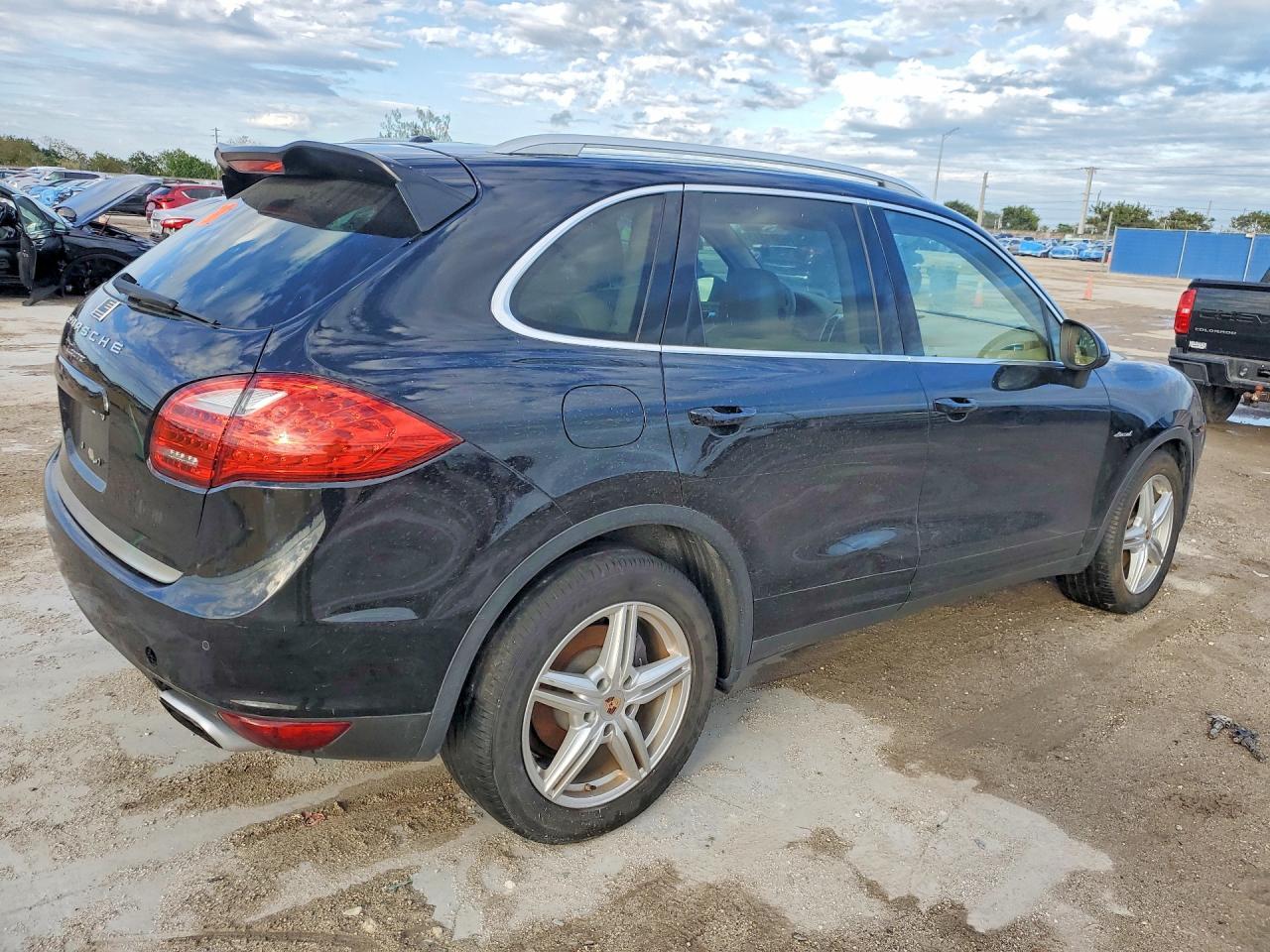 2014 Porsche Cayenne - Image 3