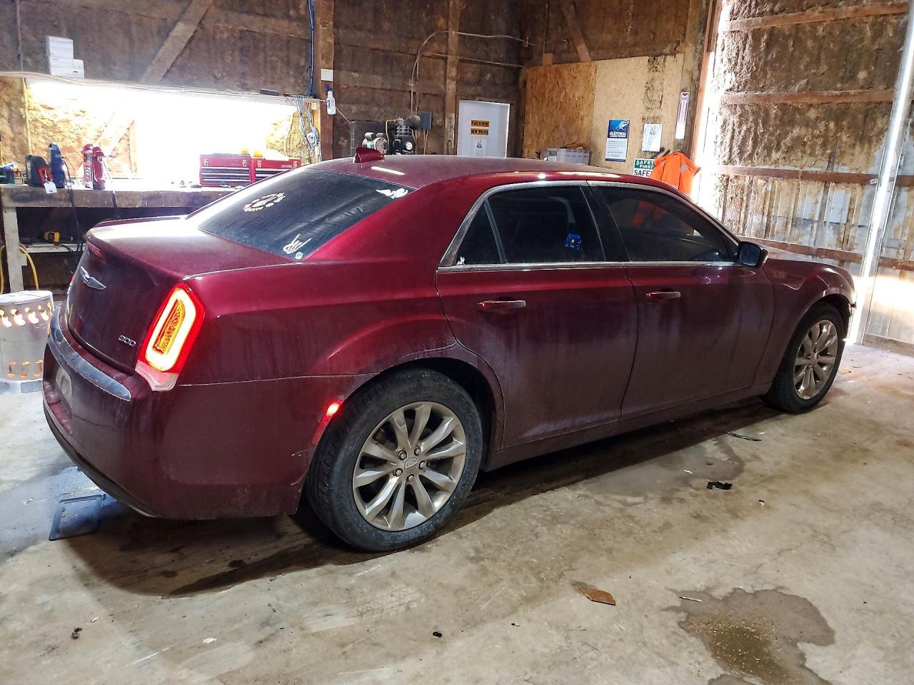 2018 Chrysler 300 Touring - Фото 3