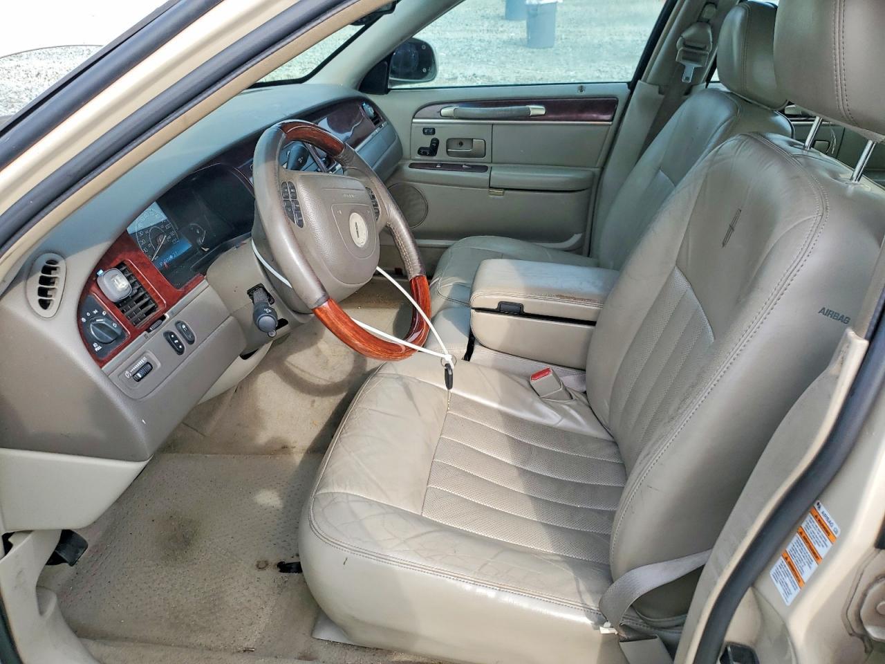 2003 Lincoln Town Car Signature - Image 7