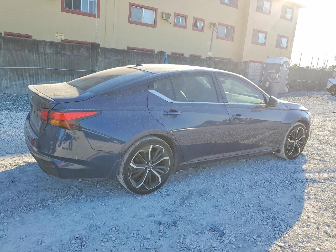 2023 Nissan Altima Sr - Фото 3