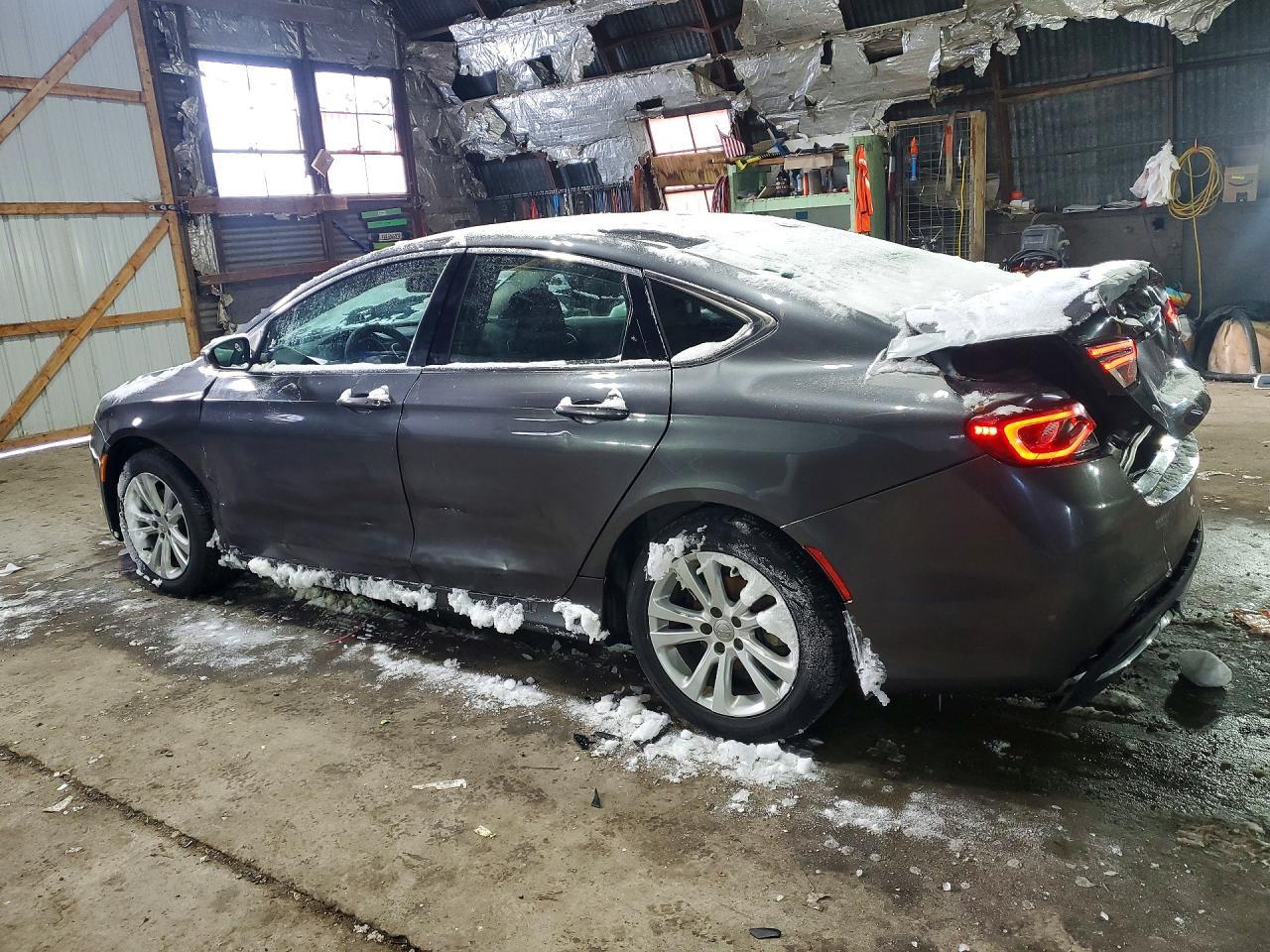 2015 Chrysler 200 Limited - Фото 2
