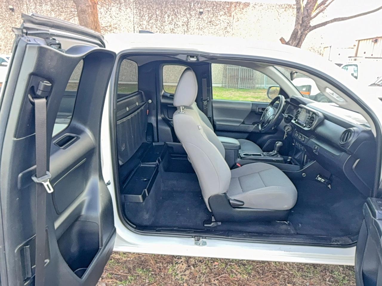 2021 Toyt Tacoma Acc White - Фото 6