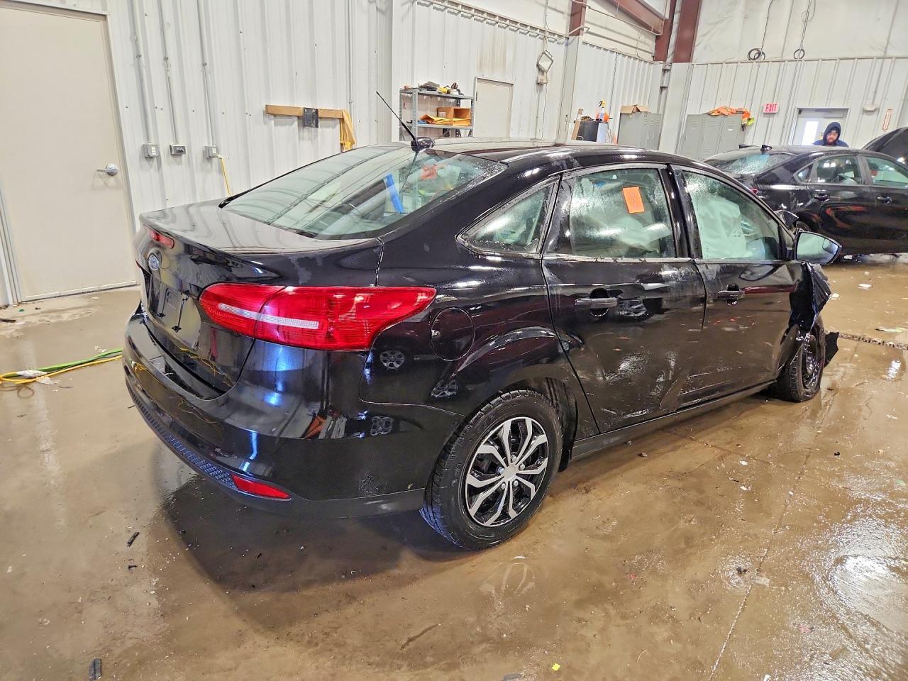 2017 Ford Focus S - Фото 3