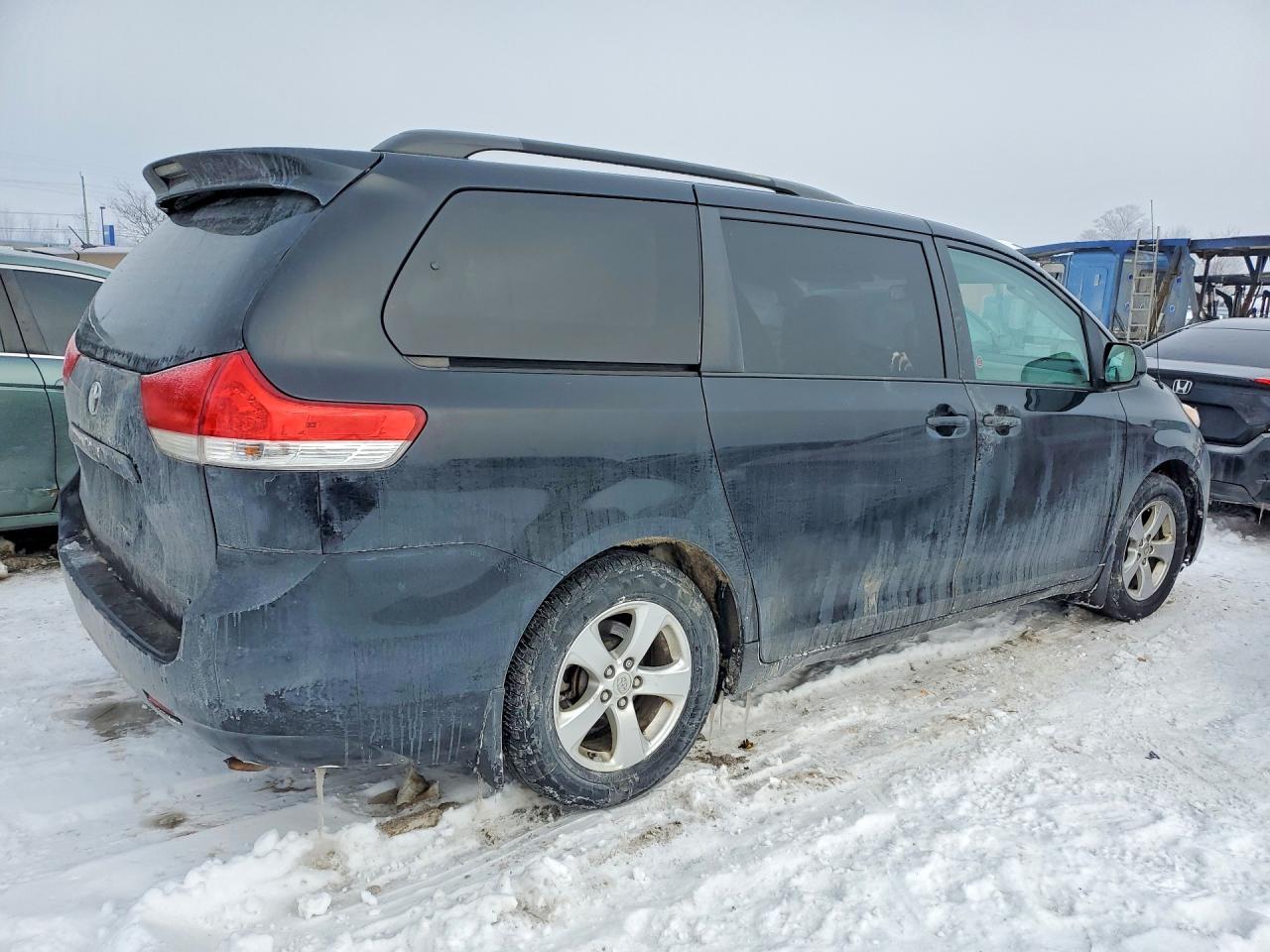 2013 Toyota Sienna Le - Image 3