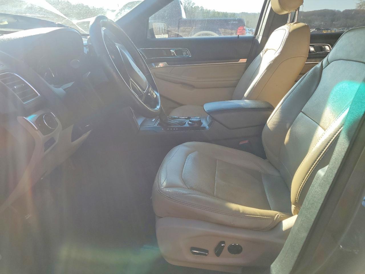 2016 Ford Explorer Limited - Image 7